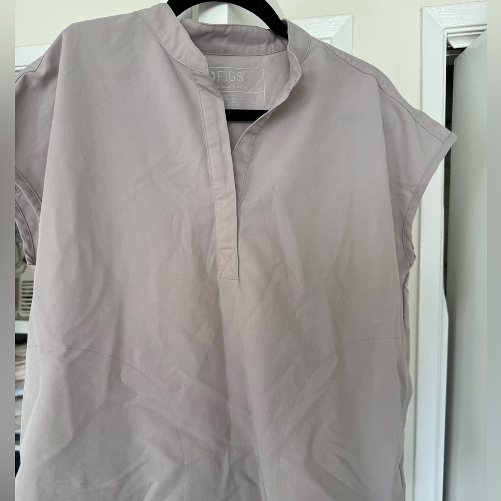 Figs Scrub Top